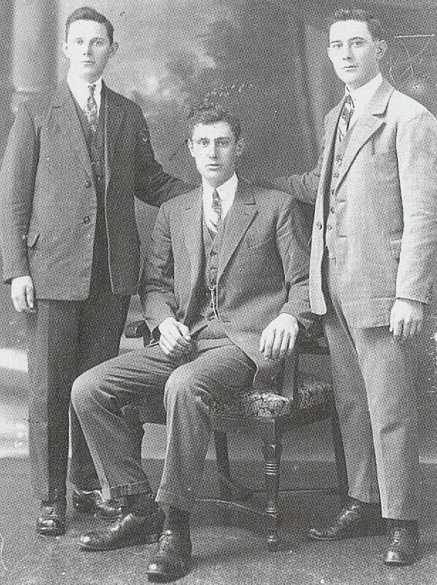 Joris Koster, Johannes Koster, Bram Koster. voor hun vertrek naar Amerika